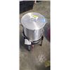 Image 5 : "BACKYARD CLASSIC" PROPANE COMPLETE TURKEY FRYER SET W/ BASKET, MANUAL , ETC.