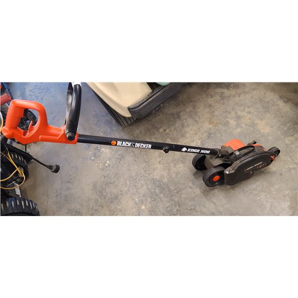 BLK & DECKER ELECTRIC EDGE HOG W/ 3 DEPTH SETTINGS & SPARE BELT.