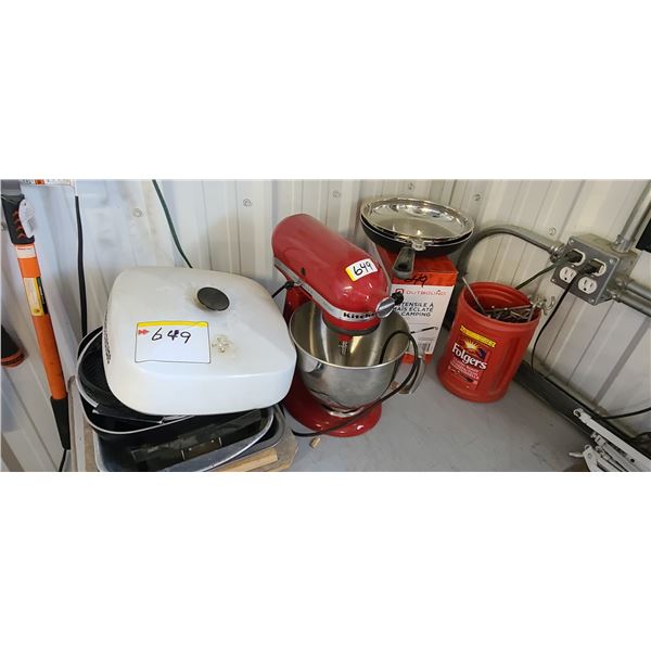 1 LOT: HOUSEHOLD APPLIANCES - PANS; KITCHEN AID ARTISAN MIXER; FRY PANS; CAMPING POPCORN MAKER