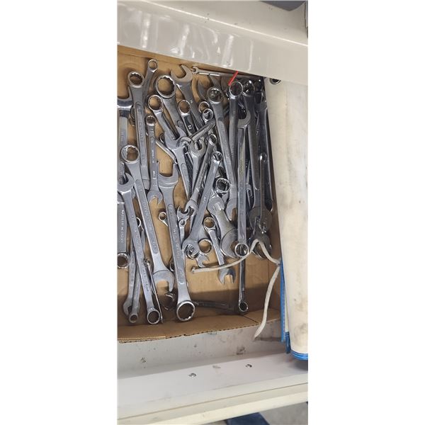 ASSORTED FLAT OF METRIC CRESENT WRENCHES