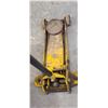 Image 3 : FLOOR JACK NEEDS REPAIR