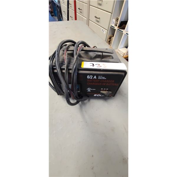 6/2A SOLAR BATTERY CHARGER