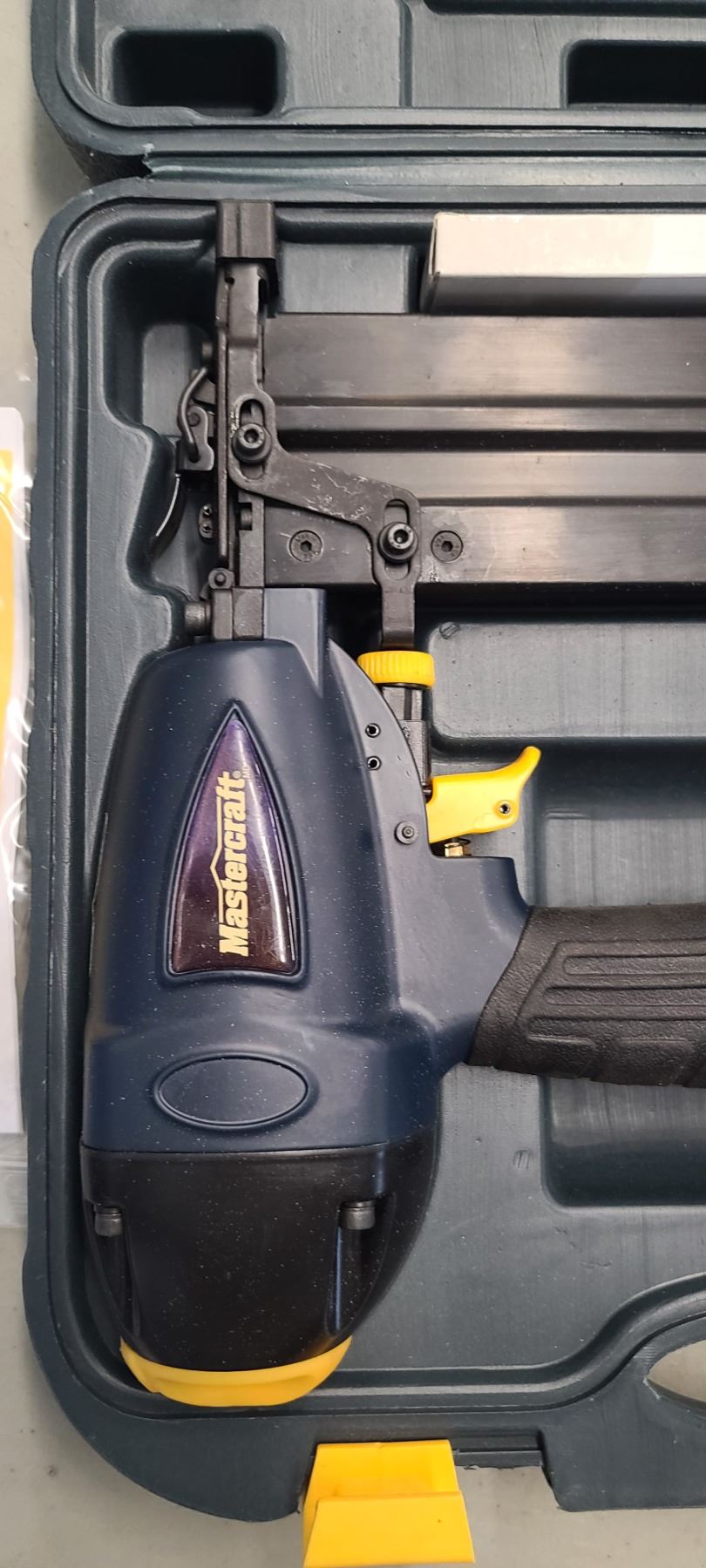 MASTERCRAFT AIR POWERED BRAD NAILER
