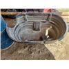 Image 2 : LARGE POLY WATER TROUGH AND 45 GAL DRIM