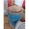 Image 4 : LARGE POLY WATER TROUGH AND 45 GAL DRIM