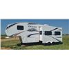 Image 2 : FIFTH WHEEL 2009 DUTCHMEN DENALI MODEL 259REX-M5 WITH SLIDE 25 FOOT, ONE OWNER, NEW LAMINATE FLOORIN