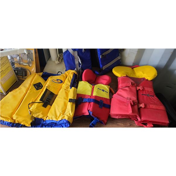 4-LIFE JACKETS (2 KIDS, 2-ADULTS)