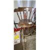 Image 2 : 2 BAR STOOLS, HOLMES HEATER & CLOTHING RACK