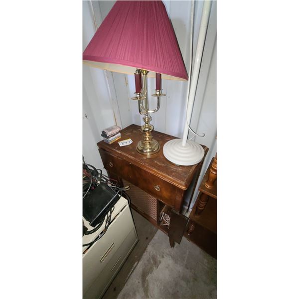 VINTAGE STEREO CABINET & 2 LAMPS