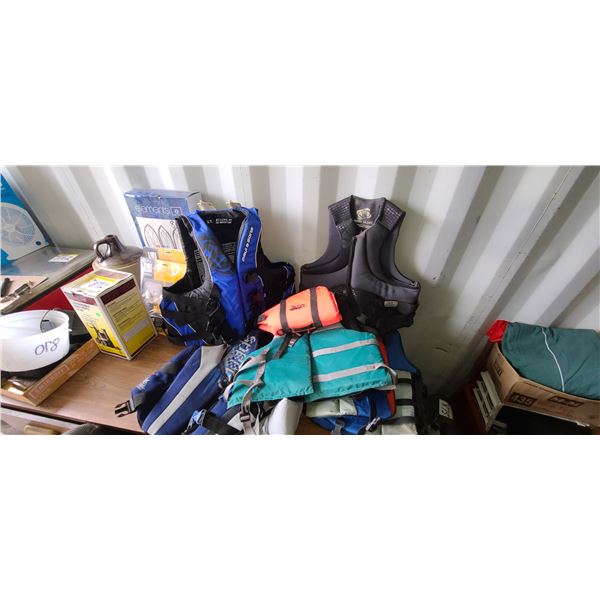 5 ADULT + 1 AQUA DOG LIFE JACKETS