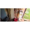 Image 1 : 2 BROOMS, 2 SQUEEGEE, 4FT STEPLADDER 7 ASSORTED WOOD