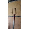 Image 3 : TOMATO CAGES(4), ASSORTED GARDEN &  YARD TOOLS