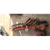 Image 3 : 3-37000 LBS. BOOMERS; 36" PIPE WRENCH & 2-TRUCK HOOKS
