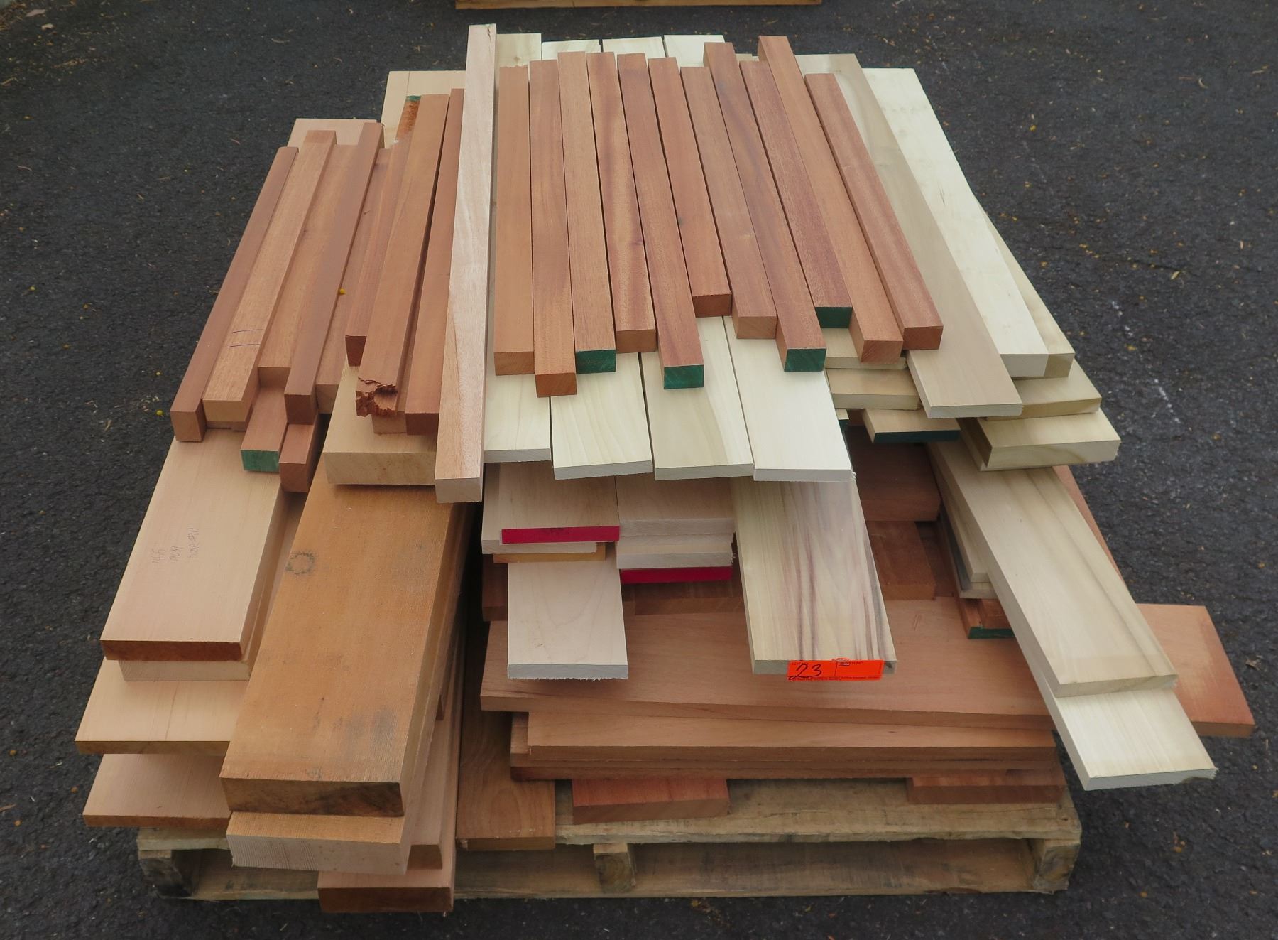 Maple Pallets Pallet VG Fir, Mahogany, Maple 15” x 42” x 4’