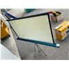 Image 1 : Projector screen