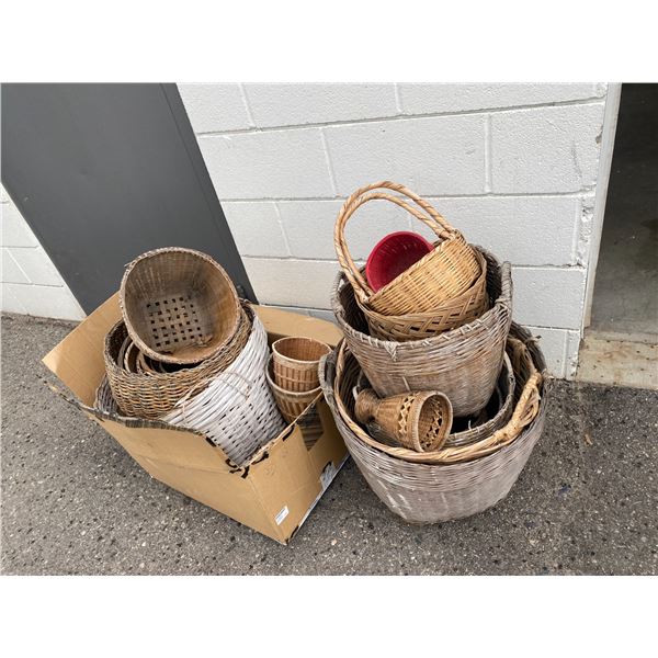 Lot of baskets