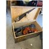 Image 1 : Wood box and tools