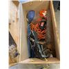 Image 2 : Wood box and tools