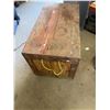 Image 3 : Wood box and tools