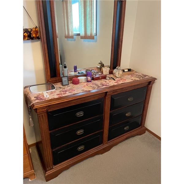 Dresser w/mirror