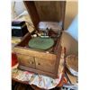 Image 1 : Victrola Record player