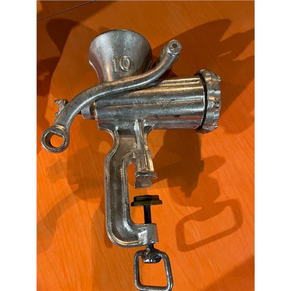 3 Hand meat grinders