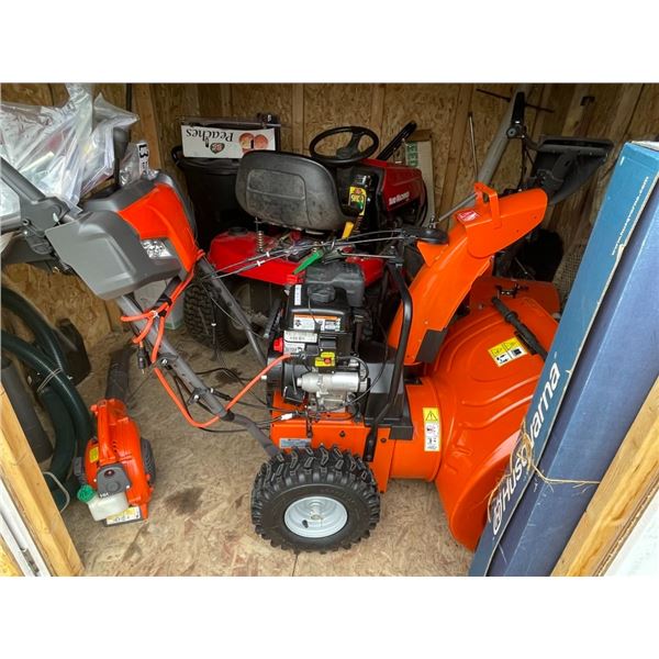 Husqvarna ST224 Snowblower - Like new