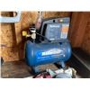 Image 1 : Mastercraft 2 gal air compressor