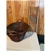 Image 1 : Wicker basket, Bath Handle, Mens grooming supplies