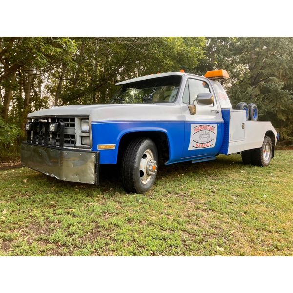 1987 GMC 3500 1 TON DUALLY TOW TRUCK COOTER'S GARAGE TRIBUTE - EG Auctions