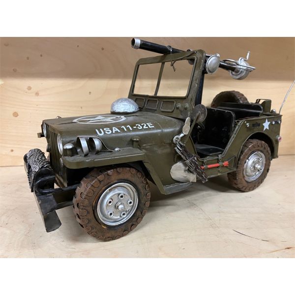 NO RESERVE MILITARY JEEP METAL MODEL