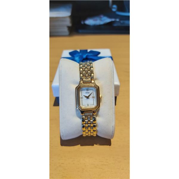 Ladies Classic Seiko Gold Watch with Gold band