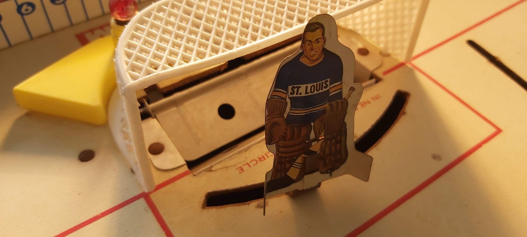 Vintage Munro Table Hockey Game & 1960's metal players Includes