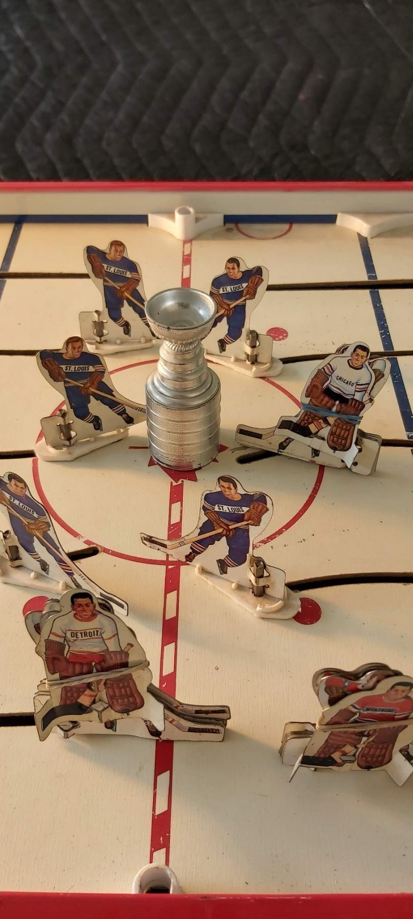 Vintage Munro Table Hockey Game & 1960's metal players Includes