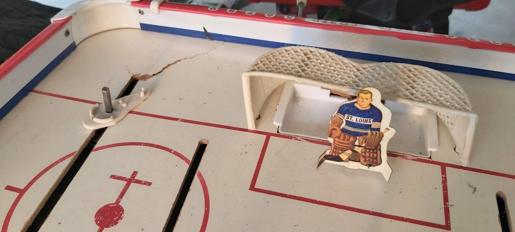 Vintage Munro Table Hockey Game & 1960's metal players Includes