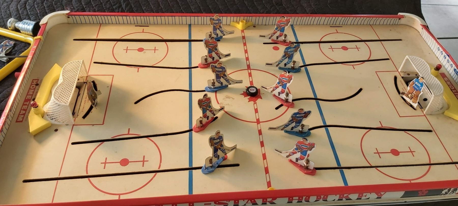 Vintage Munro Table Hockey Game & 1960's metal players Includes
