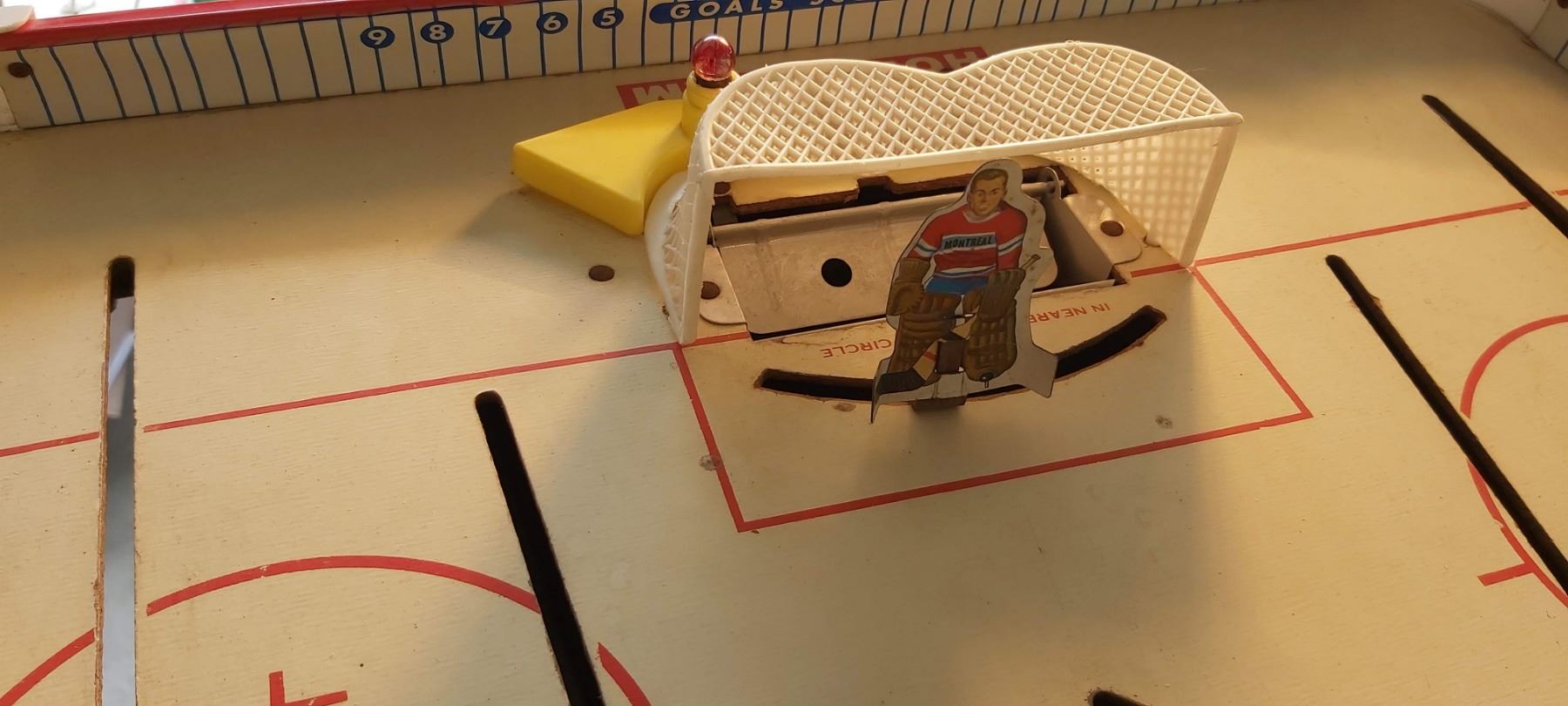 Vintage Munro Table Hockey Game & 1960's metal players Includes