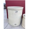 Image 5 : Huge Medalta 20 gal Crock & Medalta 5 gal Crock