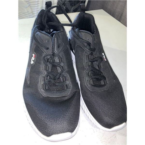 New Mens FILA Sneakers  Size 9