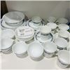 Image 1 : CORELLE DINNER SET
