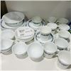 Image 2 : CORELLE DINNER SET