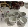 Image 1 : TEA POT AND 4 CUPS