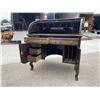 Image 6 : ANTIQUE ROLL TOP DESK