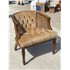 Image 2 : MID CENTURY TUFTED ACCENT CHAIR