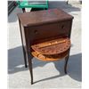 Image 4 : PETITE WOODEN SEWING TABLE