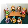 Image 8 : Snow white - die cut display 12 pcs, set of 7 PVC figures w/ miniature beds and more