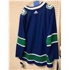 Image 2 : Vancouver canucks jersey (size 54 US)