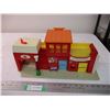 Image 1 : Fisher price play family village - 17" long