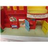 Image 2 : Fisher price play family village - 17" long
