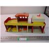 Image 4 : Fisher price play family village - 17" long